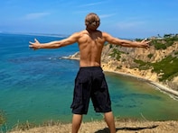 「背中すごい」新婚のイケメン格闘家、ムキムキ肉体美に「真面目に努力して生きてきた者だけが得られる景色」反響