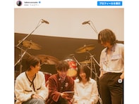 佐藤健、話題の『グラスハート』オフショット多数公開「4人の努力が凄まじい」「ほんとうにすごい作品！」