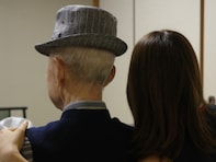 人気俳優、100歳の誕生日迎えた祖父とのツーショット公開！ 「尊敬しています」「日本酒で乾杯」