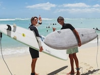 「どういうことですか？」三浦翔平、“スーパースター”とサーフィン姿披露「凄すぎるツーショット」