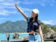 瀧本美織、へそ出し圧巻スタイル披露！ お気に入りポーズで引き締まったウエスト＆美脚も