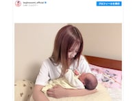 第5子出産の辻希美、“18歳差”姉妹ショット公開！ 長女が赤ちゃんを抱く姿「『姉妹』って響きが不思議過ぎる」