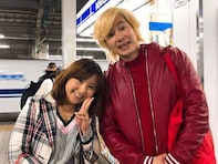 「え、凄い」人気漫画家、カズレーザーとの2ショット＆人柄明かす「赤でも普通におしゃれ！」「こんなに気さく」