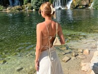 「地球も背中も美しいー！」マギー、圧巻の美背中に反響！ 「こんな綺麗な背中も見たことないです」