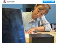 「勝手に撮ってごめんね」庄司智春、妻・藤本美貴を“盗撮”「不意打ちなのにかわいい」「愛伝わりすぎ」