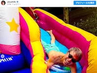 「でたよこの毎年恒例デカプール」田村淳、自宅で豪華プールを娘と満喫「こんなに大きなプールは凄い」