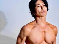 「山Pにしか見えない」52歳イケメン俳優、ムキムキボディに驚きの声！ 「これで無加工＆無修正!?」