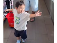 「なんちゅう可愛さ」宮崎麗果、息子の“爆買い”育児あるあるに反響「けじさんとケイリーの攻防面白すぎる」