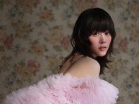 「妊娠中なのになんて嬉しいサプライズ」高畑充希、肩＆美背中見せのドレス姿を披露「可愛くて綺麗なママ」