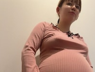 双子妊娠中の中川翔子、“寝るたびに巨大化”するおなか公開！ 「無茶苦茶大きい子ですね！」「でかい」