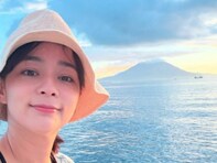 「自分を労る時間」離婚発表の加藤ローサ、地元・鹿児島での写真に「穏やかな顔になってる」「地元最高」の声！