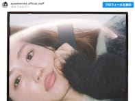 綾瀬はるか、美肌ショットに反響「なんでこんなにお肌が美しいの」「下から撮った顔がこんなに可愛い人も珍しいよ…」