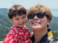 芸能界引退の山田親太朗さん、約2年ぶりに最新ショット公開＆かわいい息子との“そっくり”顔出しショットも