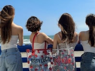 「ともちん率いる美女軍団」板野友美、美女たちとの集合ショットに反響！ 「スタイルえぐい」「海似合う」