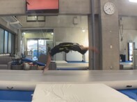 「できるんだ！」加藤清史郎、“オフ感丸出しな”バク転動画！ 「体操部にでも入っていたのかな？」