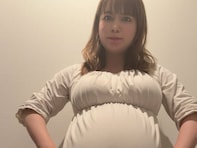 「絶対安静」中川翔子、“双子お腹観察日記”で大きなおなか公開「はち切れそう」「すごいお腹ですね」