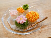 横浜・元町にフラワーおはぎ専門店がオープン「おはぎ」の上に餡の花が咲く、上品な甘さのネオ和菓子