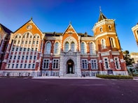 東日本出身者に聞いた「子どものパートナーだったらうれしい」と思う相手の出身大学ランキング！ 2位「慶應義塾大学」、1位は？