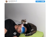 中尾明慶の“浮気現場”激写!? レアなプライベートショットに「圧がスゴい」「幸せそうな寝顔」反響