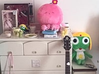 「理想的な女の子の部屋だ」あの、自室を大公開!? 「文化的でいいね」「個性があふれてる」反響続出