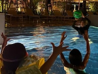 「朝から晩までプール」田村淳、娘たちとナイトプール満喫「身体がふやけています」「素敵なパパ」