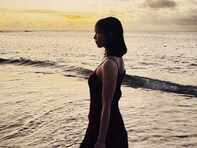 吉岡里帆、ボディライン際立つ海でのワンピ姿に「むちゃくちゃ美しい」「もはや、これは…絵画」の声