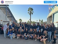 「真美子さんいる！」ドジャース夫人会の集合ショットに大谷翔平の妻・真美子さん登場「相変わらず綺麗」