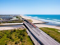 秋に行きたい「千葉県の絶景ドライブスポット」ランキング！ 「九十九里有料道路」に1票差の1位は？