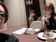 「最強の太客」エイベックス会長、美人キャバ嬢と同伴ショット公開「キャバクラでわっしょい。俺なら即転職」の声も