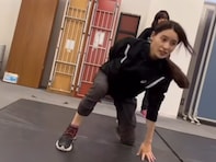 「産後でこの動きはすごい」土屋太鳳、“アクション練習”動画公開「努力の姿に泣けました」「まじかっけぇ」