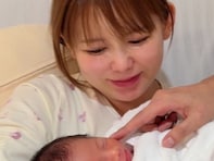 中川翔子の夫が病院から初登場！ 「これだけで旦那様の人柄が分かる」「綺麗な手をしているな！」