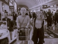 「深瀬くん優しい」Saori、シンガポールでのFukaseとのツーショットに「なかよしかわいい尊い」の声！