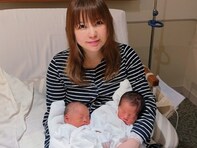 「赤ちゃんお鼻が高くてイケメン」中川翔子、“双子人生初の沐浴”を報告！ 「ベビさん笑ってるー」