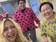 「なんで後ろ下がって小顔効果狙うん？」エルフ荒川、ヒコロヒー＆やす子ら仲良しショット公開「愛おしすぎます」