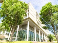 「有名企業への就職実績が豊富」だと思う日本の大学ランキング！ 2位は「慶應義塾大学」、1位は？