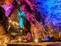 秋に行きたい「東京都の穴場秘境」ランキング！ 2位「日原鍾乳洞」を抑えた1位は？ 【2025年調査】