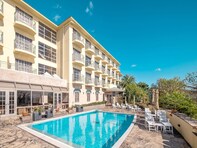 【楽天トラベル温泉SALE】「ラ クラッセ ドゥ シェネガ」が今だけ特別価格に！ 全室スイート仕様の上質な海辺の隠れ家【10月15日】