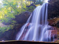 長野県で「秋に行きたい滝」ランキング！ 2位「雷滝」を抑えた1位は？ 【2025年調査】