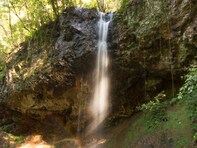 新潟県で「秋に行きたい滝」ランキング！ 2位「白玉の滝」を抑えた1位は？ 【2025年調査】