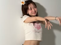 「えぐかわすぎる」畑芽育、へそ丸出しショット公開「腹だし珍しいー！」「やばいーーかわいすぎてあかん」