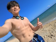 「顔と腹筋のギャップ」松丸亮吾、バキバキの美腹筋披露に称賛の声！ 「イメージなさすぎてお茶吹いたww」