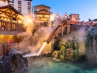 【群馬県】「1人旅にも安心」泉質が圧倒的な「草津温泉」の魅力とは？ 湯畑と温泉街でたっぷり楽しめる