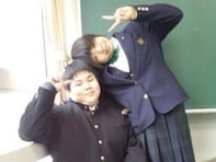 「本当に同級生だったんだ笑」人気芸人2人の高校時代が話題に！ 「こんな堀越みたいなことあるんだ」