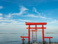 秋に行きたいと思う「佐賀県の絶景スポット」ランキング！ 2位「大魚神社の海中鳥居」「見帰りの滝」、1位は？