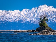 秋に行きたいと思う「富山県の絶景スポット」ランキング！ 2位「雨晴海岸」、1位は？ 【2025年調査】