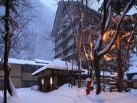 【楽天トラベルセール】「湯西川温泉　彩り湯かしき　花と華」が今だけ特別価格に！ 四季彩る露天風呂と山里料理の宿【10月29日】