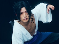 「え、こんなに筋肉があるとは」人気男性アイドル、“サスケ”コスプレ姿にファン歓喜！ 「今年も爆イケ」