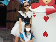 「ともちん足細！」板野友美、娘とディズニーへ！ おそろいコスプレ姿を披露「すぐバレちゃうよね？」の声も