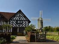 【千葉県】「ヨーロッパ旅行に来た気分に……」道の駅「ローズマリー公園」の魅力とは？ おしゃれな洋館は必見