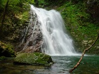 秋に行きたい「広島県の滝」ランキング！ 2位「ふぶきの滝」を抑えた1位は？【2025年調査】